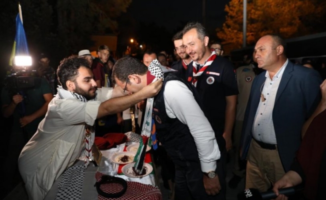 Ekrem İmamoğlu izci kampında