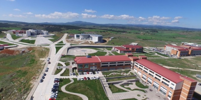 Rektör olduktan 3 gün sonra: Kuzenini müdür, arkadaşını danışman yaptı