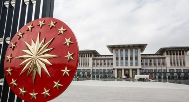 Yeni Akit yazarı Saray’a gitmeyen baroları hedef gösterdi