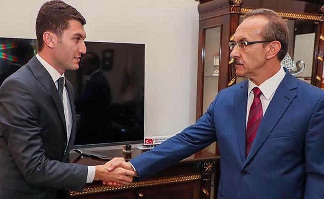 CHP'li başkan Ordu Valisi'ne 'Valimiz' dedi, Vali yüzüne bile bakmadı