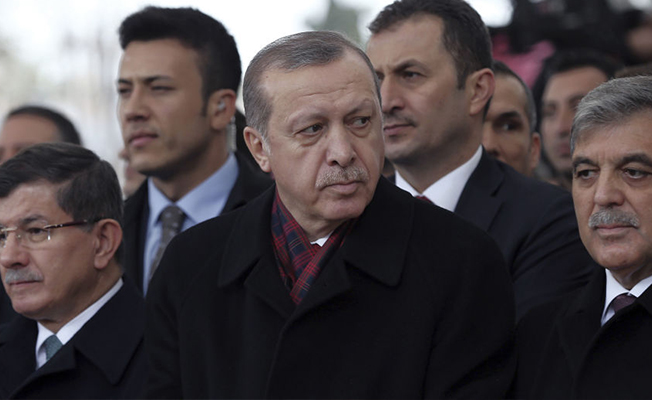 Bir dönem kapanıyor: AKP'nin ilk dış işleri bakan da sarsıntıya katıldı