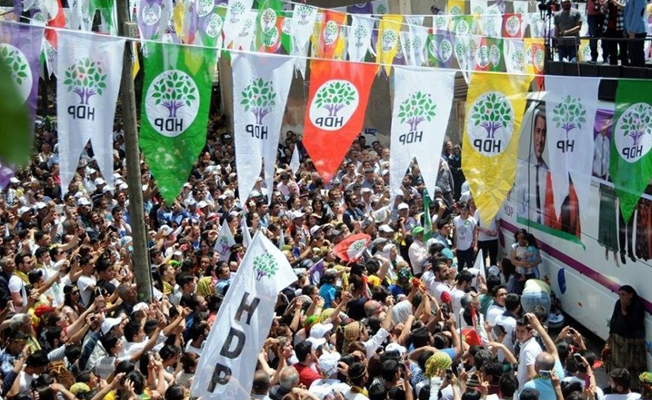 'Cinsel taciz' iddiası HDP'yi karıştırdı: Birbirlerine girdiler