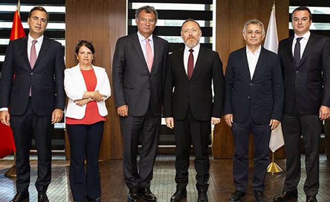 HDP yine patronların kapısını çaldı: 'Demokrasi ittifakı' için belge teslim ettiler