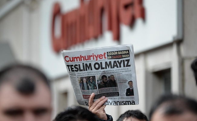 Doğum iznindeki kadın gazeteci işten atıldı