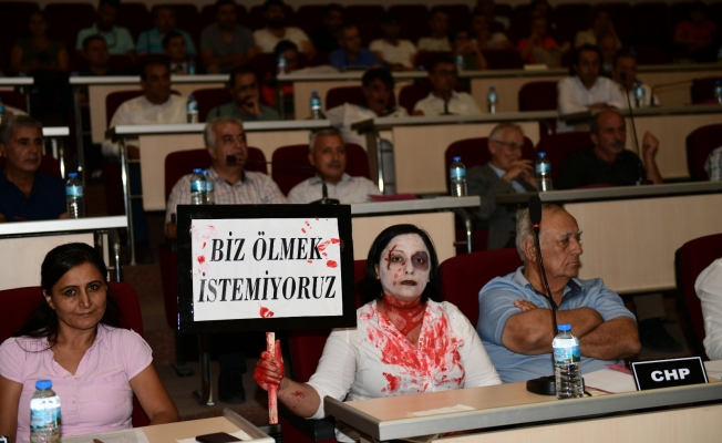 ÖZEL | Belediye Meclisi toplantısına kanlar içinde girdi