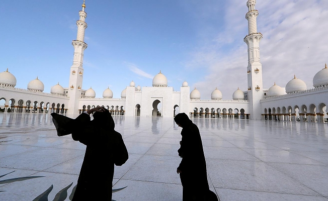 Fransa'da 'kızlı erkekli' namaz