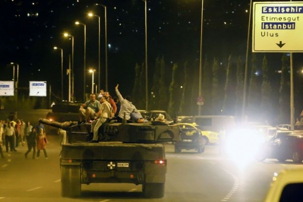 Yeni Şafak: 15 Temmuz’dan daha büyük bir saldırı için ordular hazırlanıyor