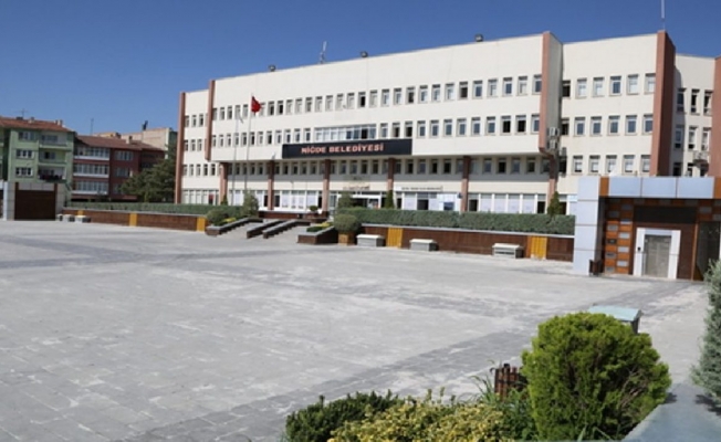 Akp'li belediye ödemeyi yapmadı: Ay yıldızlar söküldü