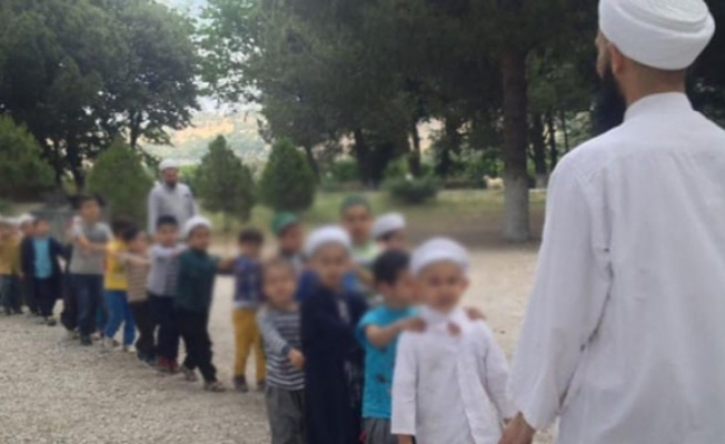 Dini vakıf ve dernekler elini kolunu sallaya sallaya okullara girecek