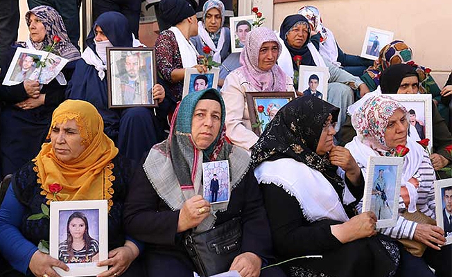 HDP'den bina önündeki annelere çağrı: Ailelerin yanındayız