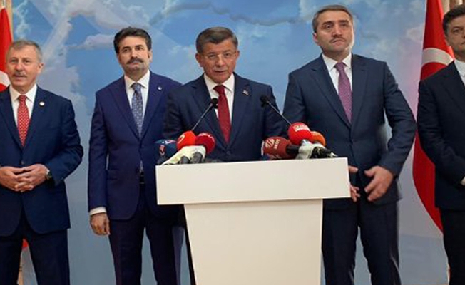 Davutoğlu'na yakın isim açıkladı: İstanbul ve Konya'da yarılma başladı!