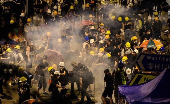 Hong Kong sokakları savaş alanı
