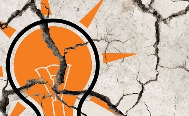 AKP'de çatlak büyüyor: Bir istifa daha