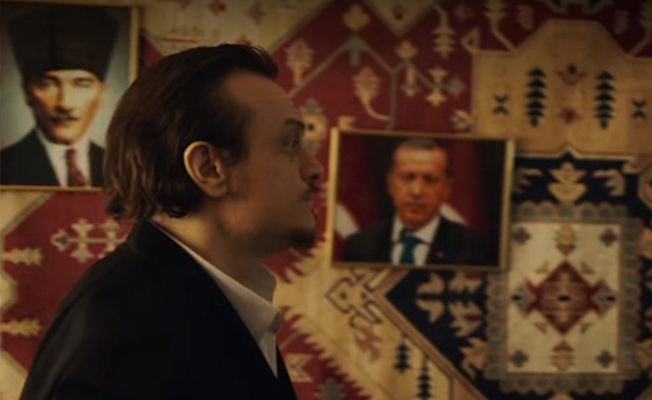 Sosyal medya o görüntüleri tartıştı: Netflix'de ilginç görüntü!