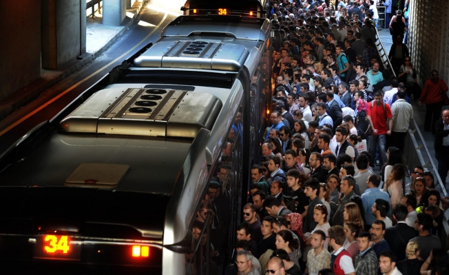 Metrobüste klima kavgası: Pasif direniş mi yapıyorsun