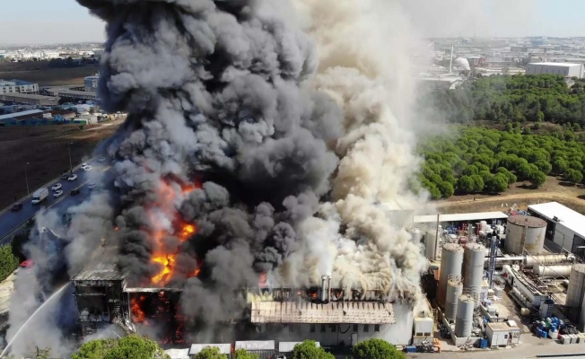 Tuzla'da yanan fabrikada patlama: Yaralılar var