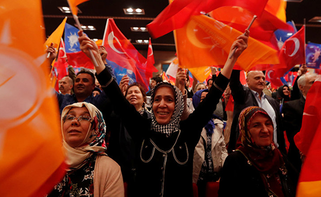 Yandaş yazardan itiraf gibi 'AKP tabanı' yazısı