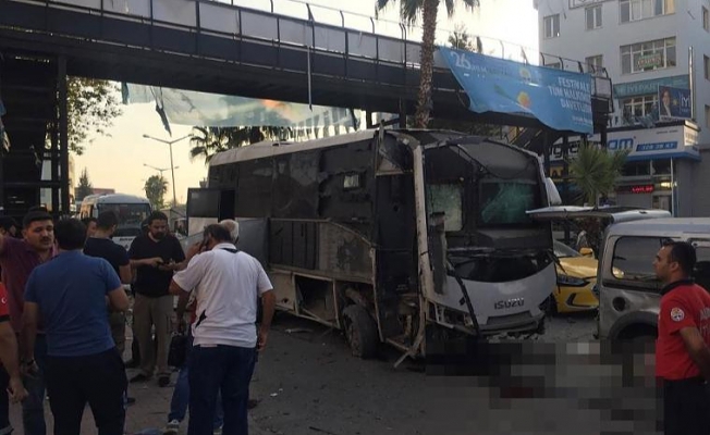 Polis otobüsüne bombalı saldırı