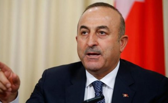 'Ayakları pislik içinde gömülüyken öten horoza benzetiyorum'