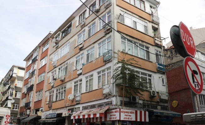 Kadıköy'de 5 katlı bina tahliye edildi