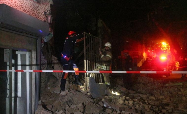 Beyoğlu'nda bina çöktü