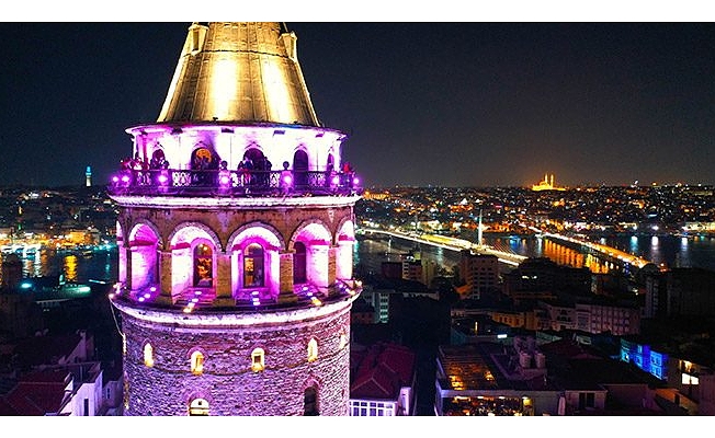 Galata ve Beyazıt Kulesi, meme kanserine dikkat çekmek için 5 gece pembe renkle aydınlatılacak