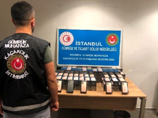 Havalimanında 179 telefon ele geçirildi: Tanesi 14 bin lira
