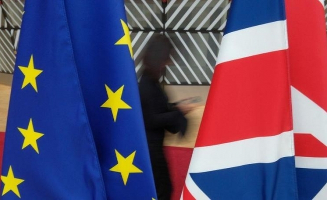 İngiltere Brexit oylamasını erteledi