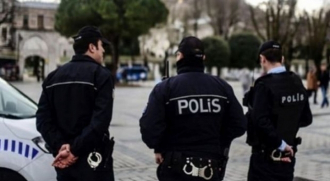 Cezaevi firarisini kaçırmak isterlerken, polise çelme taktılar