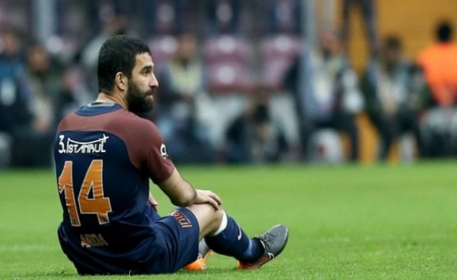 Arda Turan maziyi mumla arıyor