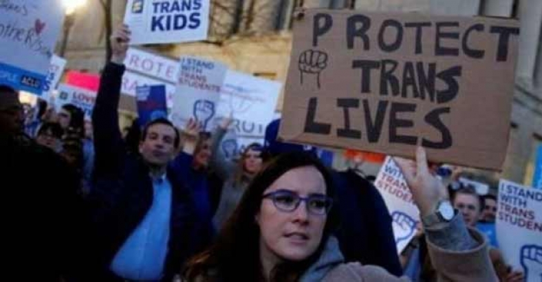 Trump, translar için tuvalet kararını yürürlükten kaldırdı!