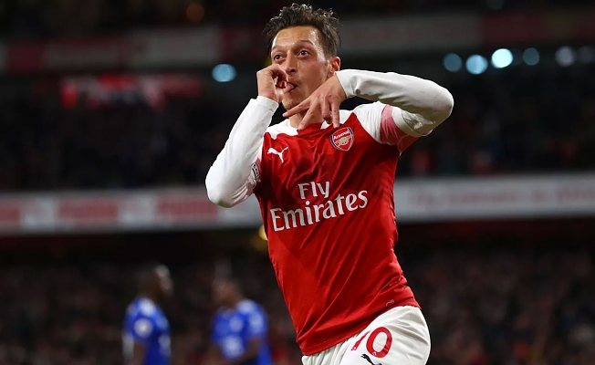 Mesut Özil'e Manchester United kancası