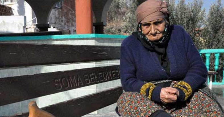 82 yaşındaki yaşlı kadının bastonunu silah saydılar