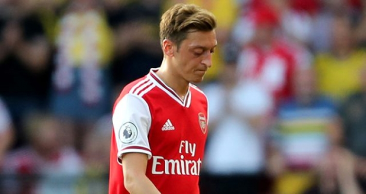 Arsenal’da Mesut Özil krizi büyüyor