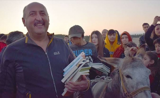 Eşeğe Dünya'nın en güzel yükü verildi