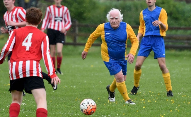Büyük Britanya'nın en yaşlı futbolcusu yeni takımını arıyor
