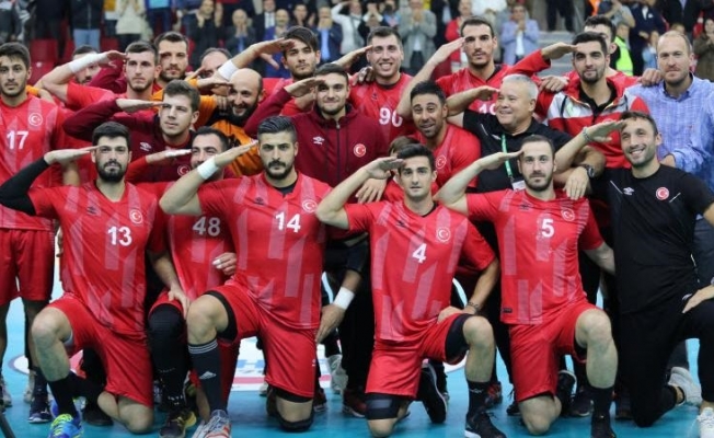 Asker selamı verdi diye sözleşmesi feshedildi