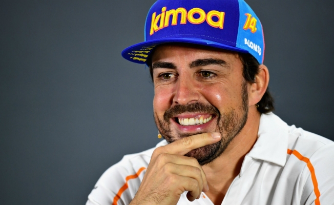 Fernando Alonso pistlere göz kırptı