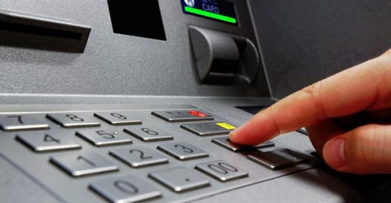 ATM dolandırıcılarından inanılmaz yöntem! Sahte paraları böyle yutturdular