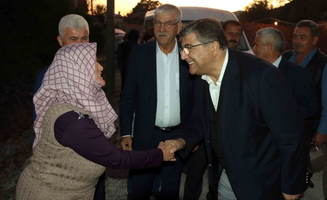 CHP’li Sındır rozet taktı: Ailemiz büyüyor, partimiz iktidara yürüyor