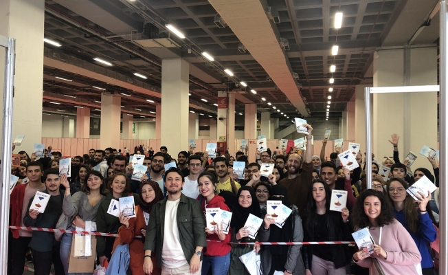 Burak Aksak yok sattı!