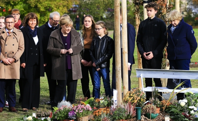 Merkel'den o anıt parka ziyaret