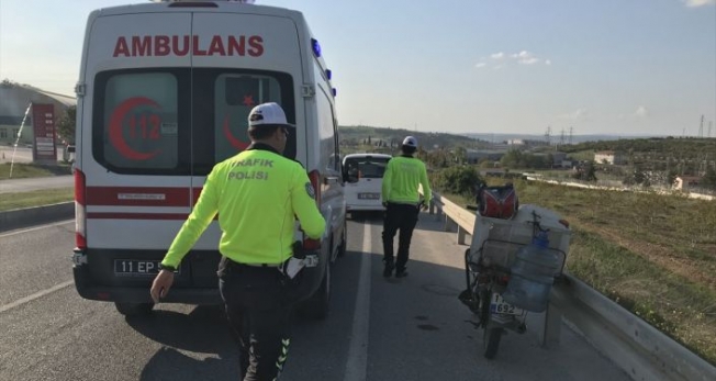 Motosiklet halkın arasına daldı