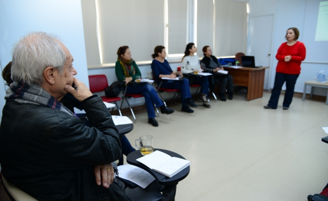 Dedelere ve ninelere eğitim: ‘Torunumu Beklerken’