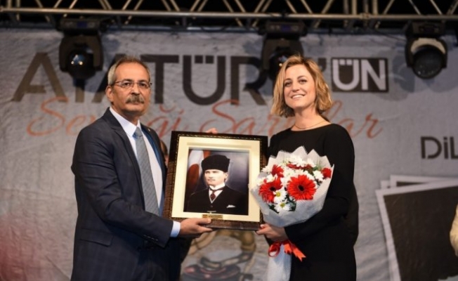 Sevdiği şarkılarla andılar