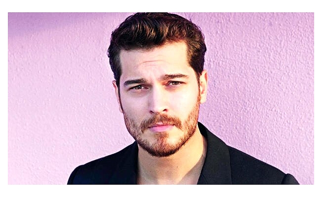 Çağatay Ulusoy gözünü tiyatroya dikti