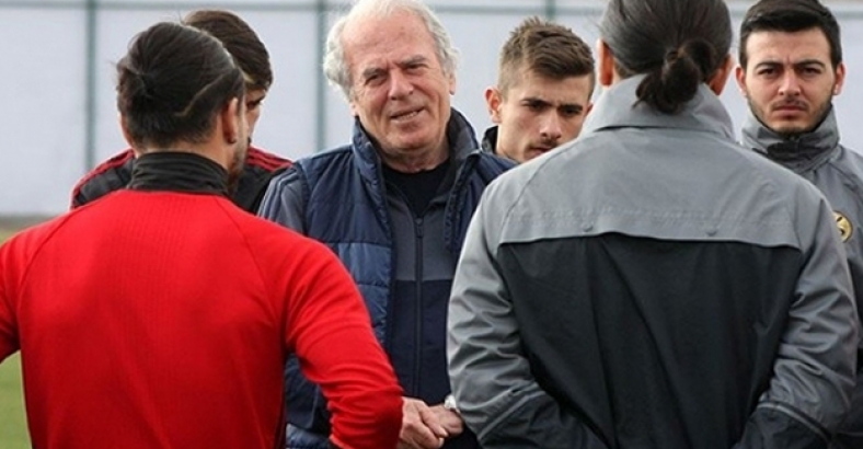 Mustafa Denizli ile Erkan Zengin kavga etti