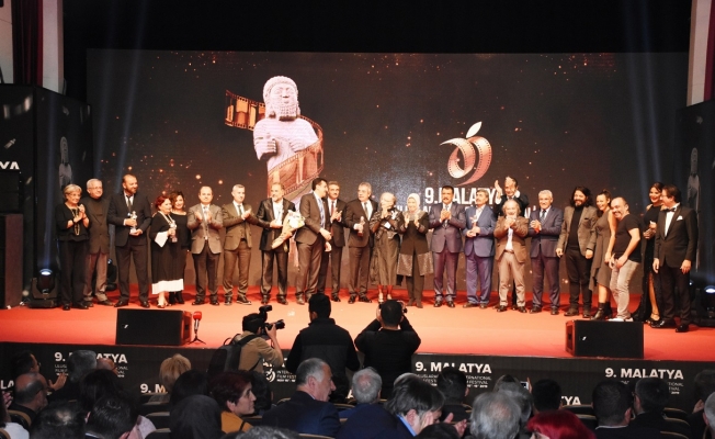 Selçuk Yöntem ve Meral Çetinkaya'ya 'Onur Ödülü'