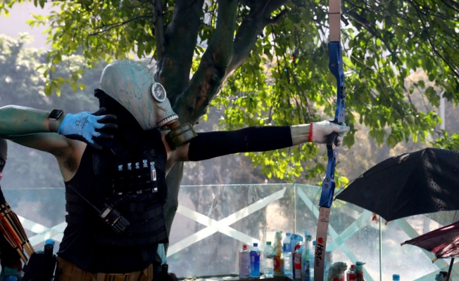 Hong Kong'da Molotoflardan sonra ok atmaya başladılar