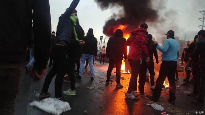 İran'da benzin zammı protestolarında çok sayıda gözaltı var